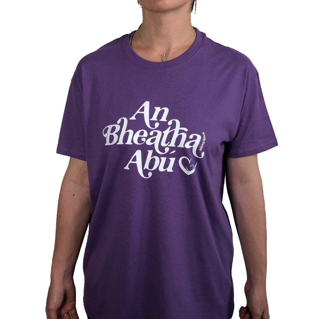 T-Shirt: PURPLE, short sleeved, unisex t-shirt with AN BHEATHA ABÚ slogan